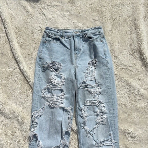 American Eagle Light Wash Distressed Mom Jeans | Size 0 | Y2K Grunge Vibes - Picture 2 of 9
